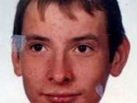 Poszukiwany - wyszedł na grzyby w jasnej czapce z daszkiem