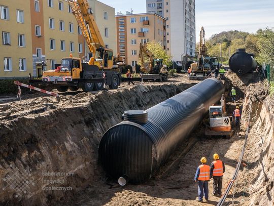 Potężne konstrukcje przyszłego wodnego kolektora na ulicy Komierowskiego