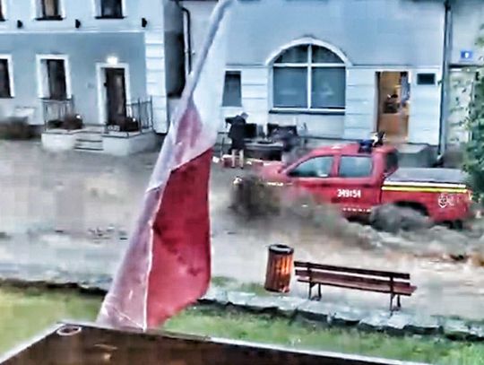 Powódź w powiecie elbląskim. Zalane ulice, piwnice i domy – mieszkańcy walczyli z żywiołem