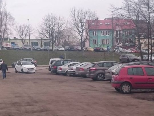 Powraca problem miejsc postojowych? Jest kasa na budowę parkingu 