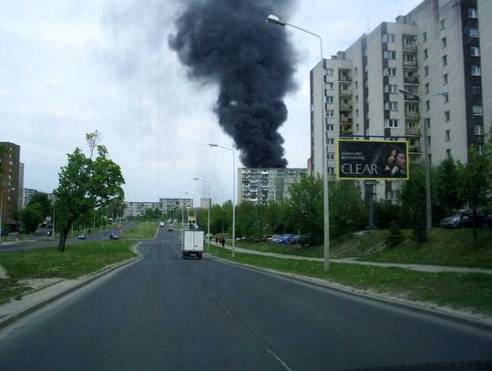 Pożar 20 m od stacji benzynowej 