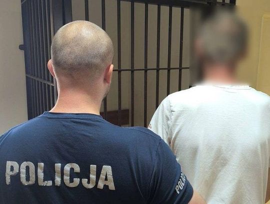 Pożar kompleksu handlowego w Pelplinie. Policja: wszystko zaczęło się od papierosa. Straty prawie 2 mln zł ! Pożar kompleksu handlowego w Pelplinie. Policja: wszystko zaczęło się od papierosa. Straty prawie 2 mln zł !