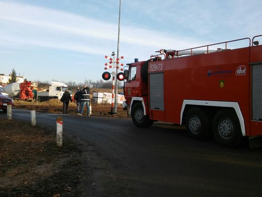 Pożar lokomotywy na przejeździe kolejowym! Zapaliła się komora silnika