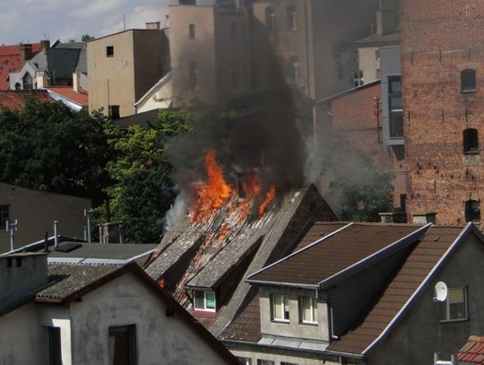 Pożar na tczewskiej starówce! Płonął dach kamienicy