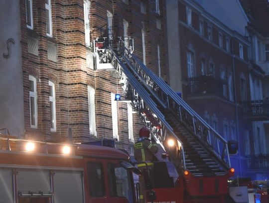 POŻAR PIWNICY W BUDYNKU WIELORODZINNYM