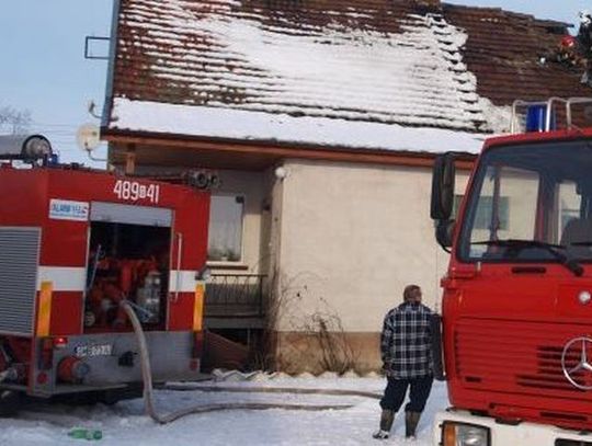 Pożar w Dąbrowie. Pod tynkiem była trzcina