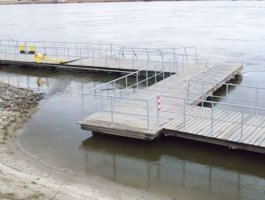 Poziom Wisły poniżej stanu ostrzegawczego. Są szkody na przystani... 