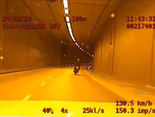Prawie 200km/h motocyklem w tunelu pod Martwą Wisłą.