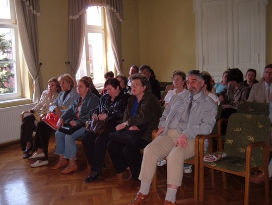 Prezent od radnych dla prezydenta i podwyżki dla nauczycieli