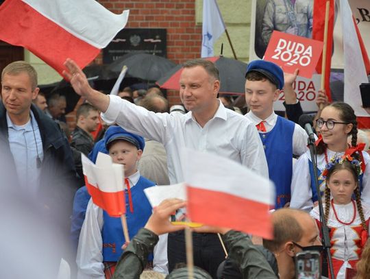 Prezydent Andrzej Duda w Starogardzie: „Pod biało-czerwoną flagą, wokół naszego Mazurka Dąbrowskiego jest miejsce dla każdego, dla każdego”