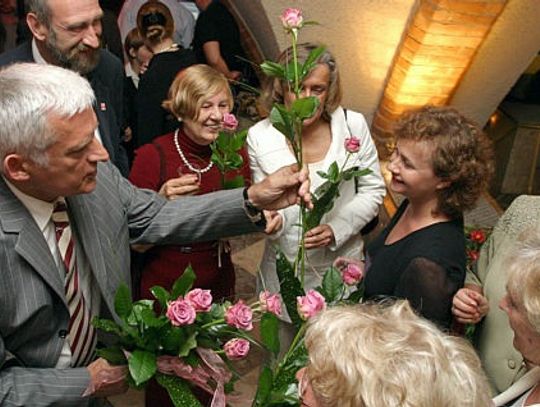 Prof. Buzek wraz z szefową „Strefy” Kamińską w Bachusie