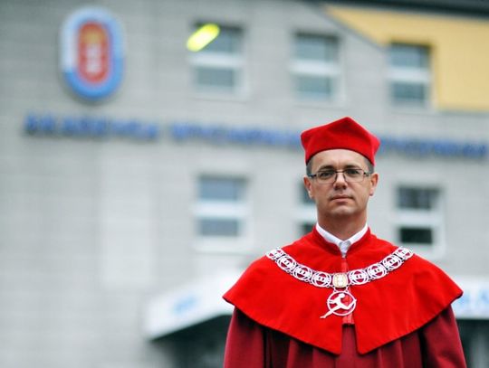 Prof. Cięszczyk pełniącym obowiązki rektora AWFiS