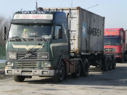 Protest mieszkańców. Piesi lądują w rowie... Czy wieś Czatkowy rozjadą TIR-y? 