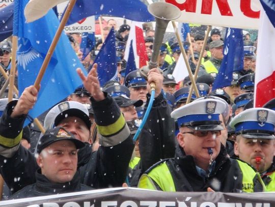 Protest policjantów i innych służb mundurowych. Centrum Gdańska sparaliżowane