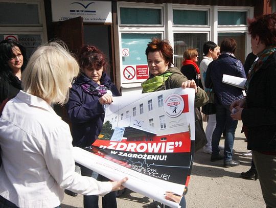 Protestujący w szpitalu wstrzymują strajk czynny