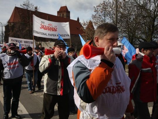 Protesty w obronie pracy. Kryzys na transparentach związkowców