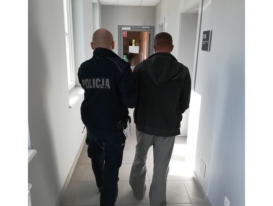 Pruszcz Gdański. Policjanci zatrzymali dwóch mężczyzn, którzy okradli dom.