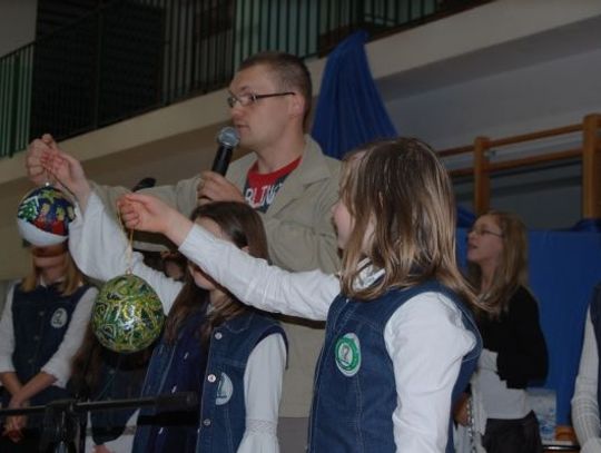 Przedświąteczne występy uczniów - licytacje z kolędami i... zjawy