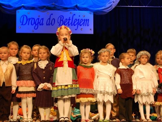 Przedszkolaki z "Jarzębinki" w ..."Drodze do Betlejem"