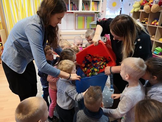 Przedszkolaki z pomocą choremu Kubusiowi