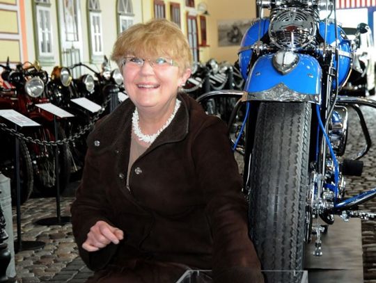 Przejażdzka zabytkowym czarnym mercedesem 170V