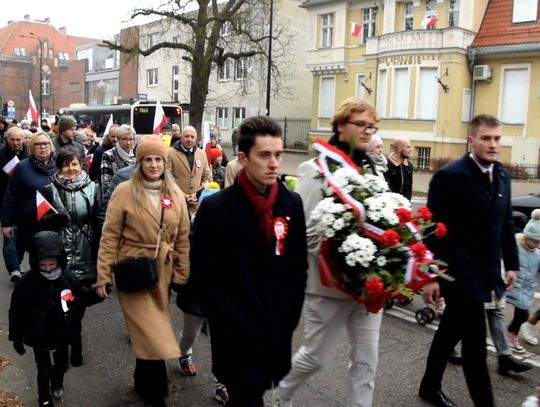 Przemarsz w Tczewie z okazji 106. rocznicy odzyskania niepodległości przez Polskę