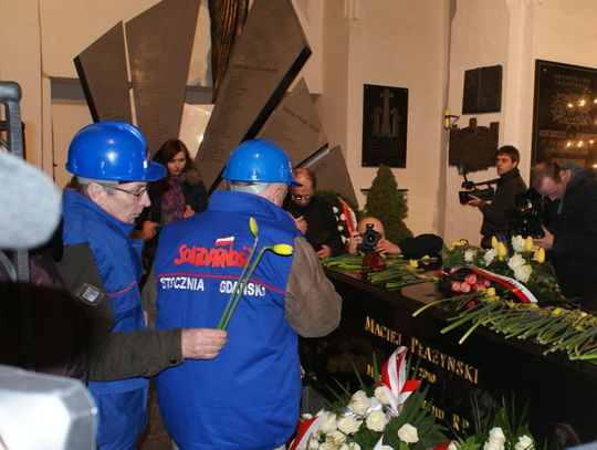 Przemarsz z żonkilami symbolizującymi nadzieję...