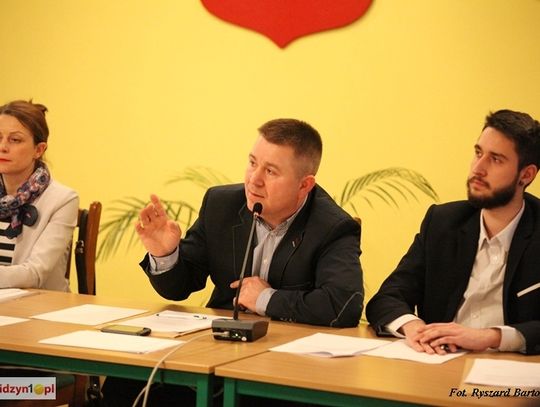 Przepychanki słowne zdominowały sesję rady gminy