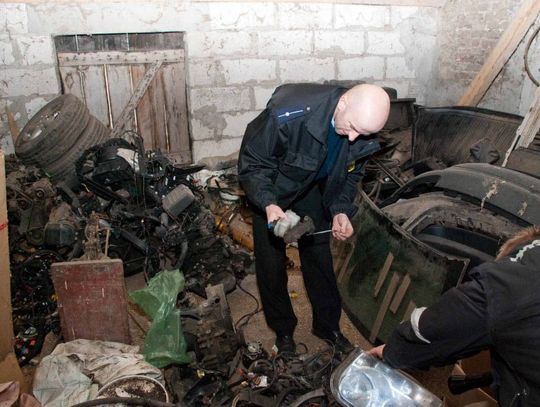 Przerabiali kradzione samochody