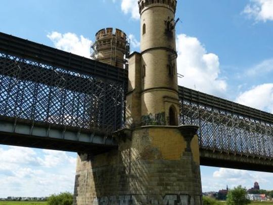 Przesłuchano świadków pożaru. Pracowników nie było na moście