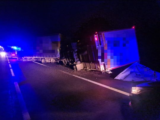 Przewrócona ciężarówka, powalone drzewa, przechylony 20-metrowy komin. Silny wiatr co najmniej do godz. 16.00 !!