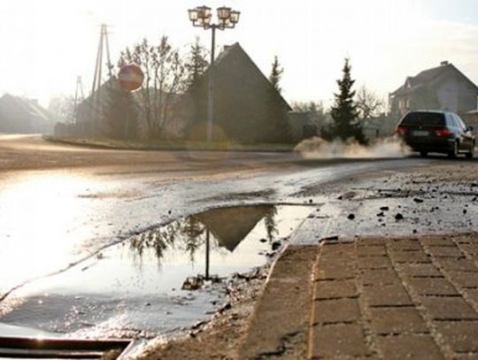 Przez dziurę w drodze mogła stracić dziecko