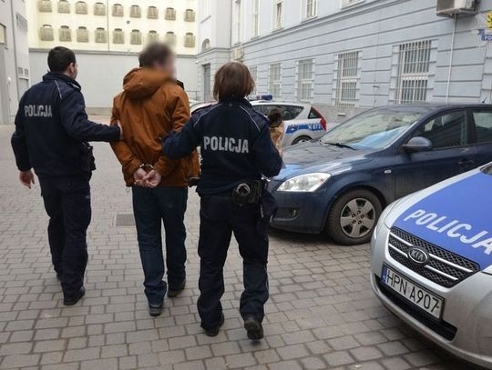 Przez wiele lat stosował przemoc fizyczną. Usłyszał zarzut.