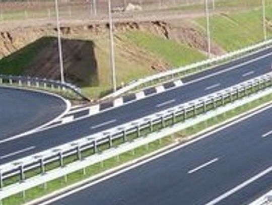 Przez złe oznakowanie nie wiedzą jak dojechać do mostu