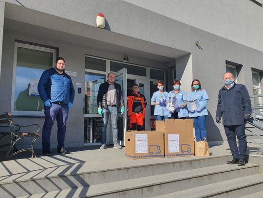 Przyłbice ochronne trafiły do gniewskich instytucji. Lokalne firmy walczą z COVID-19 [ZDJĘCIA]