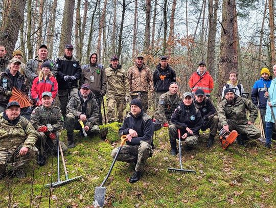 Przywrócili pamięć i szacunek. Bezinteresownie oczyścili zapomniany i zaniedbany cmentarz ewangelicki