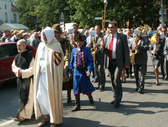 Pszczoły opanowały Biskupie Miasto!