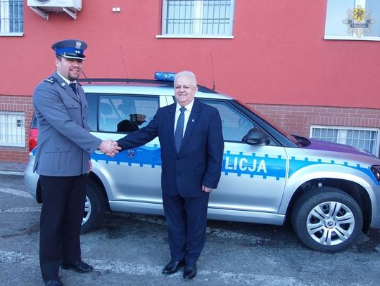 Radiowóz dla policjantów z Gardei