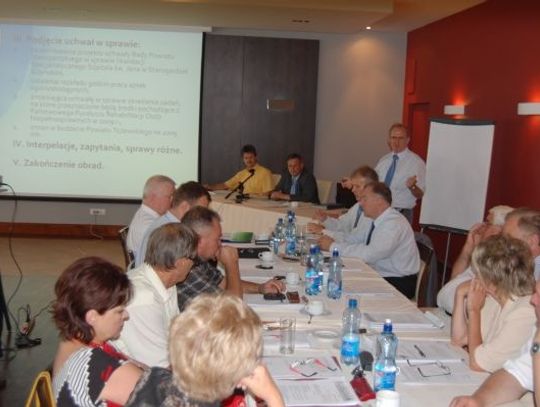 Radni spierają się o... dyżury aptek. Poseł Kulas "podpowiada" w kwestii bezpieczeństwa