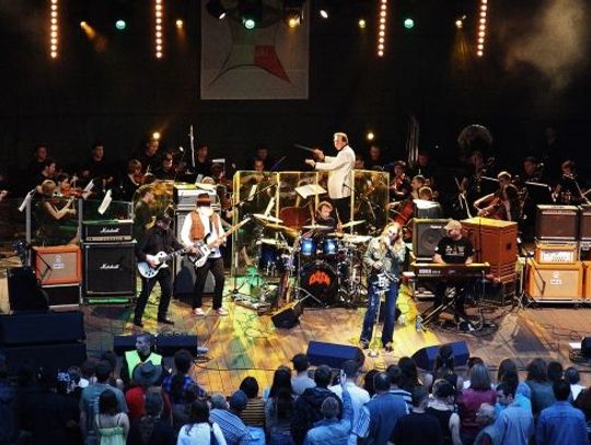 Radni uhonorowali Grzegorza Ciechowskiego