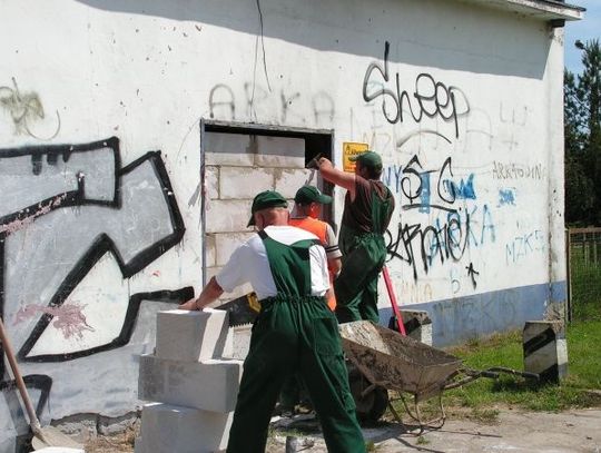 Radni zamurowali masarnię - akcja „lekiem” na niemoc instytucji
