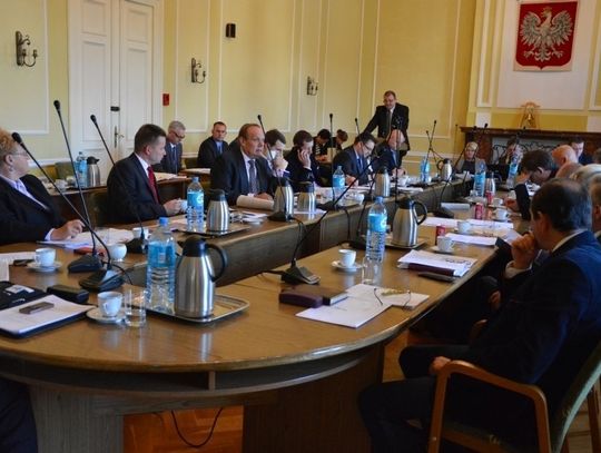 Radny drąży temat zapowiedzi spotkania na sali sądowej z wiceprezydentem 