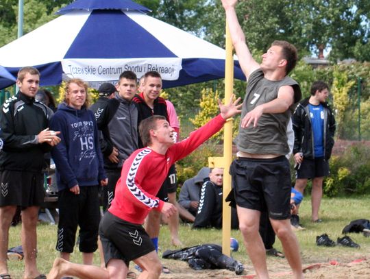 Radość grania na piasku - pierwszy turniej piłki ręcznej plażowej w Tczewie