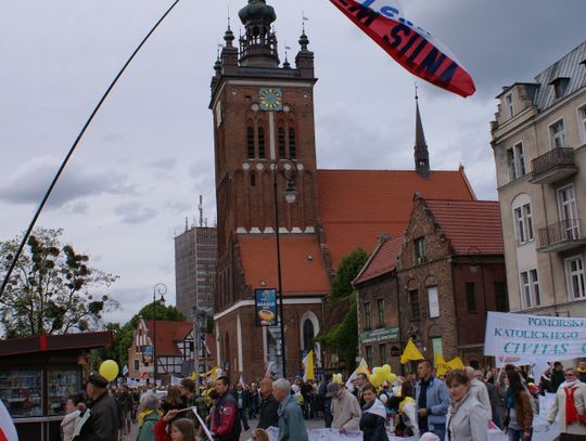 Radosne przejście ulicami Gdańska – dla życia, dla szczęścia rodzinnego