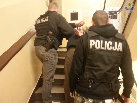 Rasiści w pubie - grozili pozbawieniem zdrowia i życia