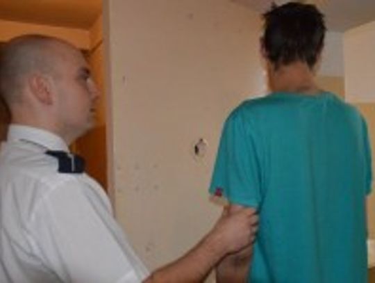 Razem pili alkohol. Jeden z nich wyciągnął pałkę i...