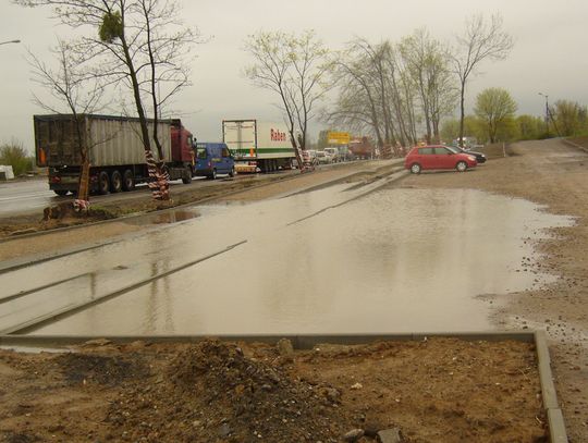 Remontują "jedynkę" i parkingi. Mieszkańcy - to partactwo