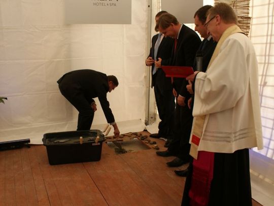 Robota kandydata na prezydenta Warszawy Bieleckiego w Sopocie. Wmurowanie kamienia pod MERA Hotel &amp;amp; SPA, inwestycję SwedeCenter w Sopocie