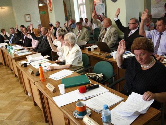 Rodzinne "rajcowanie". Syn posła Platformy o zasługach ojca - atak na konkurenta 