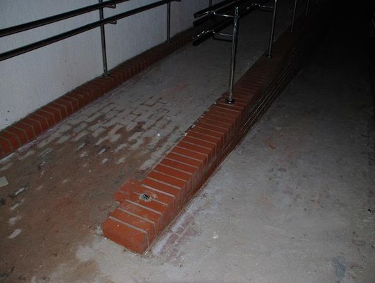 Rodzinny interes: kradli balustrady dla niepełnosprawnych